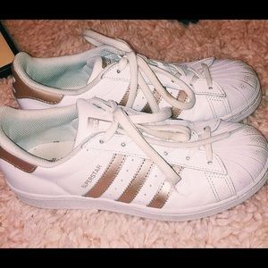 rose gold adidas superstars